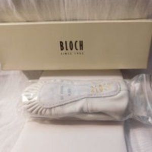 Bloch Dansoft Ballet Slipper Girl's Size 9.5D White New in Box